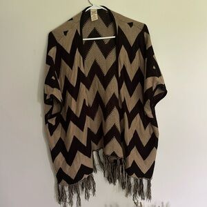 Medium poncho zig zag sweater